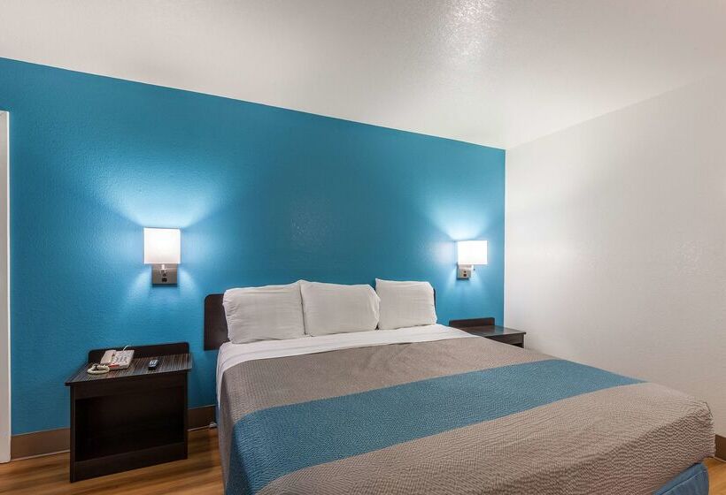 Motel 6webster, Tx  Houston  Nasa Lake