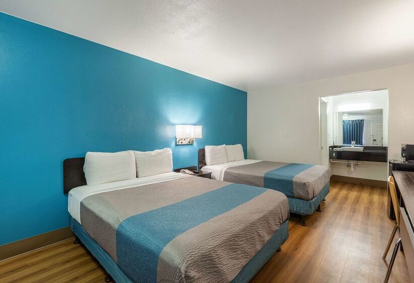 Motel 6webster, Tx  Houston  Nasa Lake