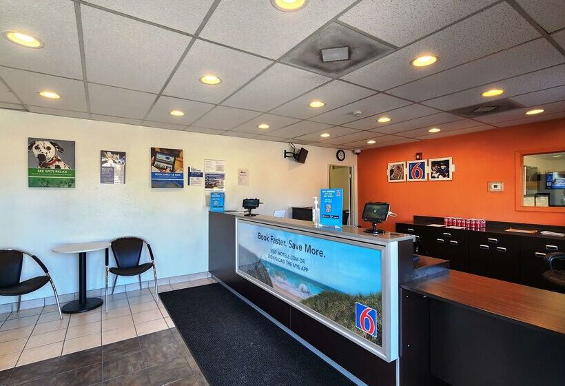 Motel 6webster, Tx  Houston  Nasa Lake