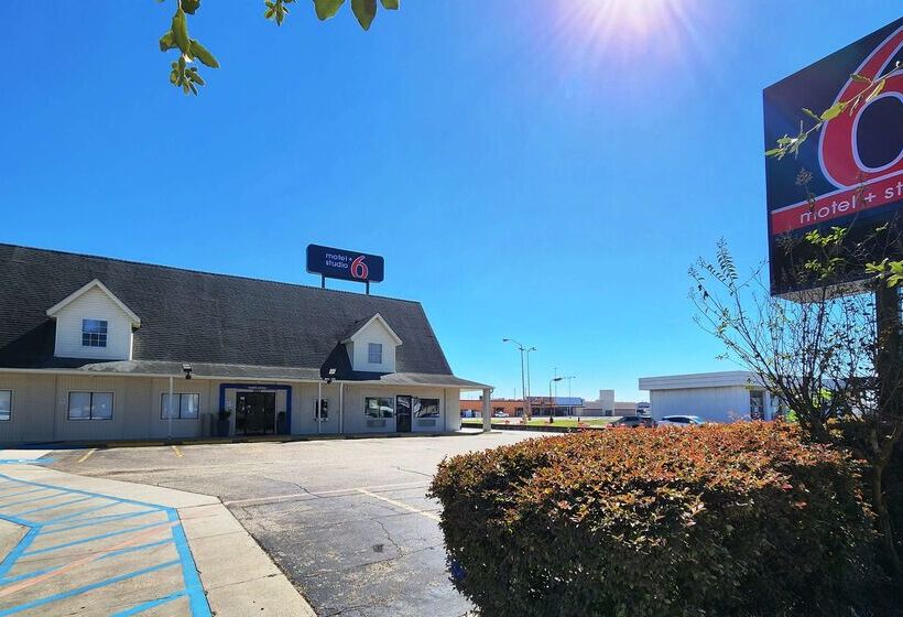 Motel 6webster, Tx  Houston  Nasa Lake