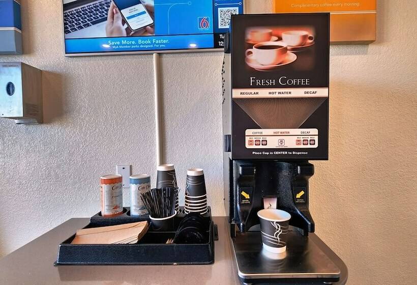 Motel 6webster, Tx  Houston  Nasa Lake