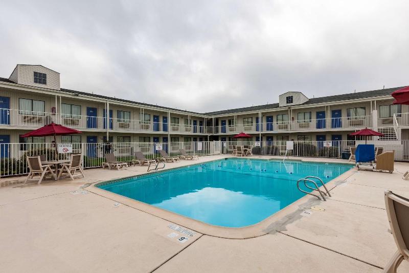 Motel 6webster, Tx  Houston  Nasa Lake