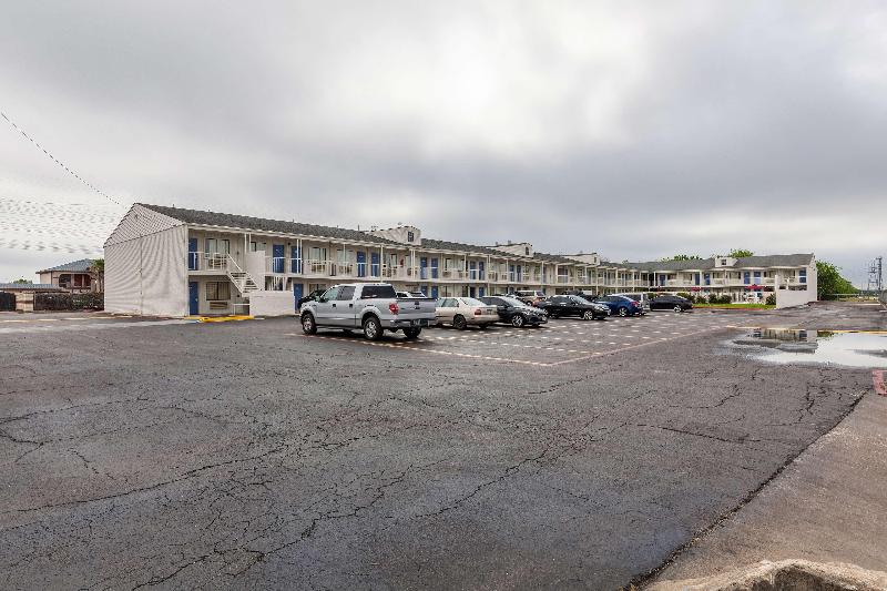 Motel 6webster, Tx  Houston  Nasa Lake