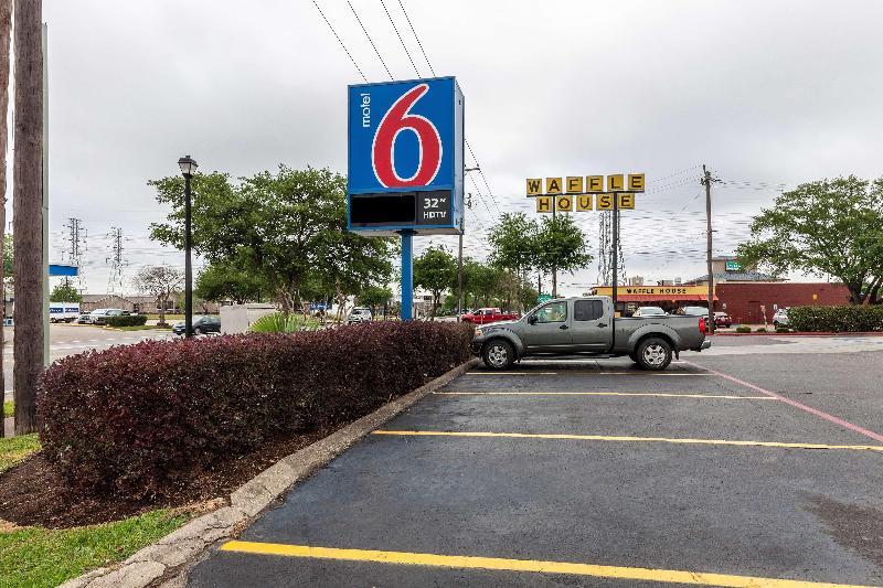 Motel 6webster, Tx  Houston  Nasa Lake
