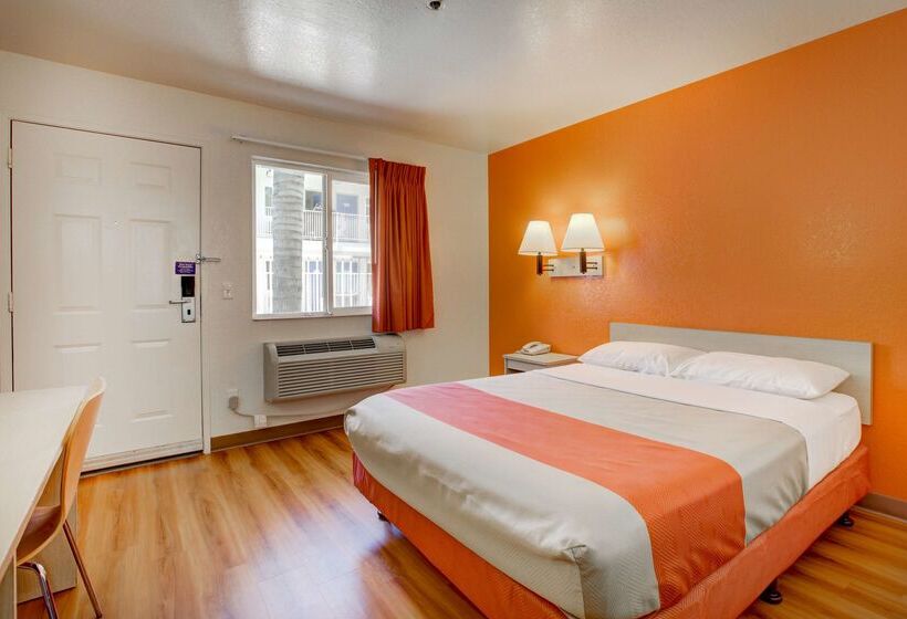 Motel 6westminster, Ca  North