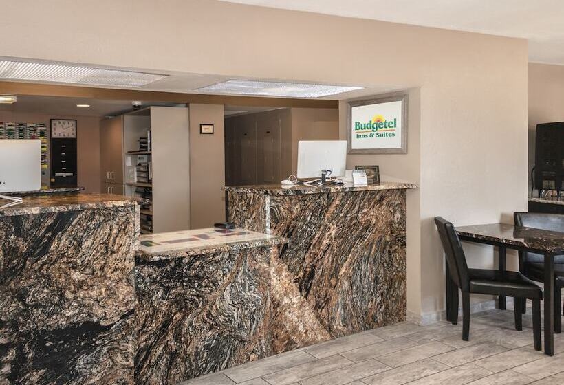 فندق على الطريق Budgetel Inn & Suites