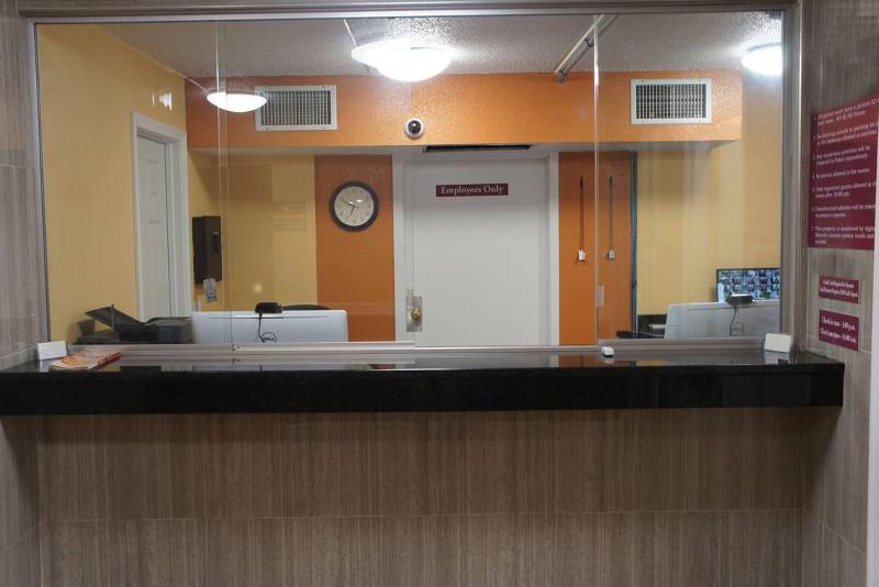 فندق على الطريق Econo Lodge