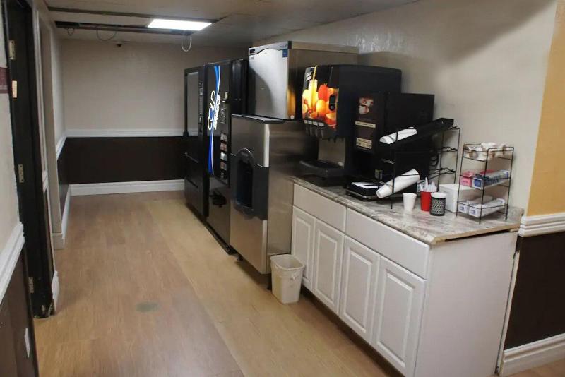 فندق على الطريق Econo Lodge