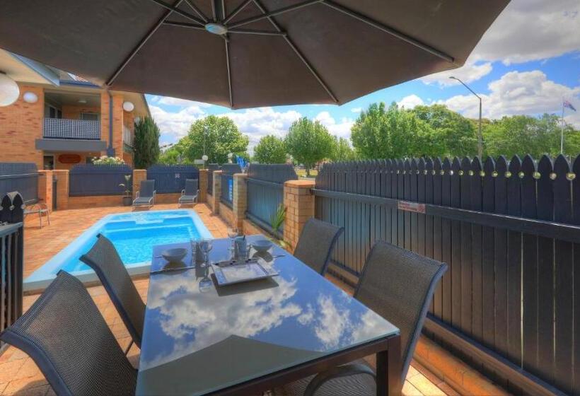 מוטל Cousins Motor Inn