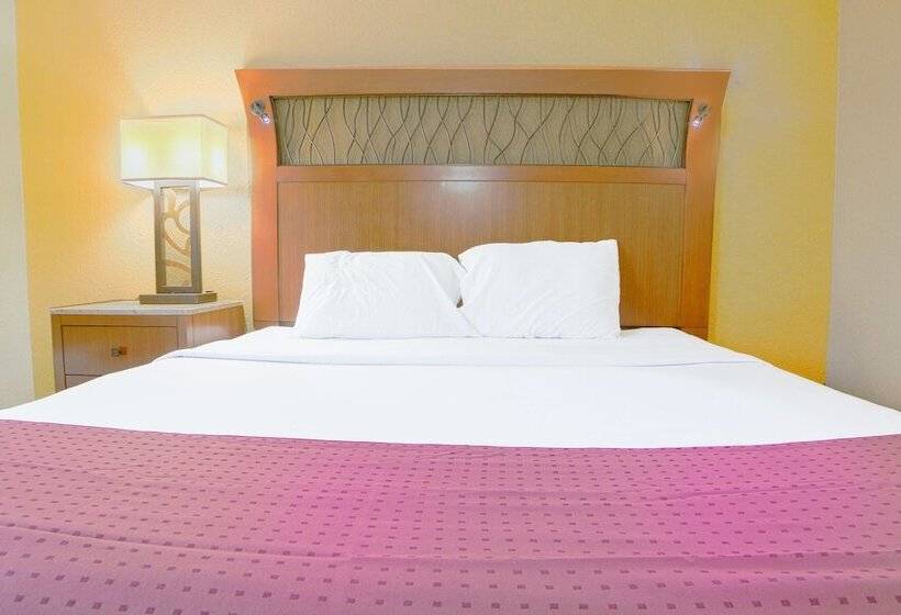 فندق على الطريق Econo Lodge