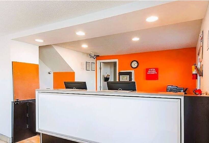 فندق على الطريق Econo Lodge