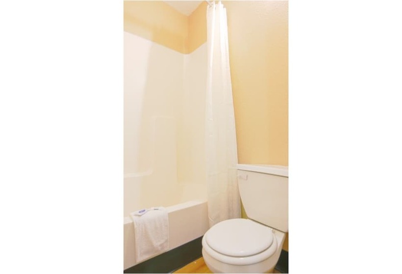 فندق على الطريق Econo Lodge