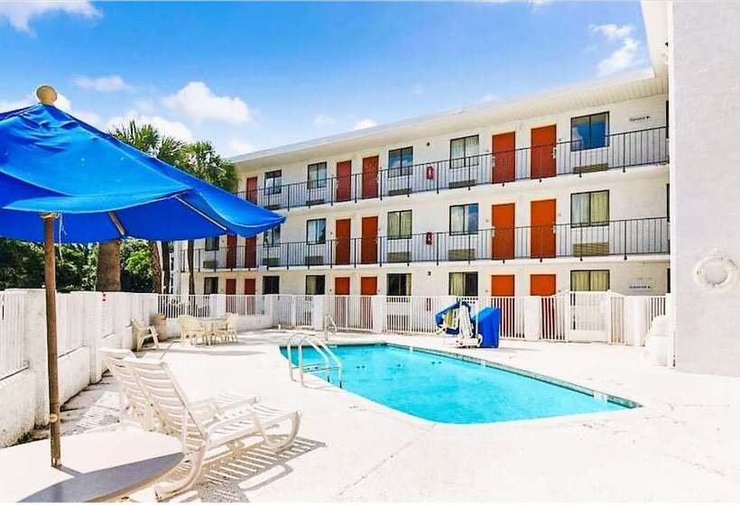 فندق على الطريق Econo Lodge