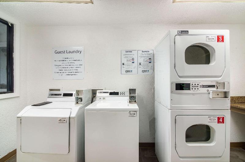 فندق على الطريق Econo Lodge