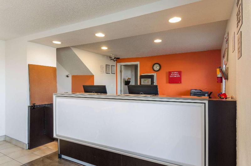 فندق على الطريق Econo Lodge