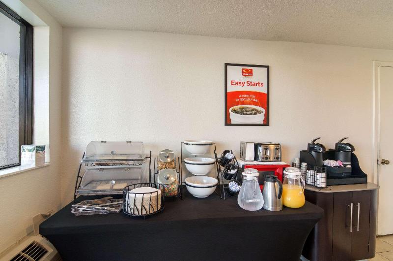 فندق على الطريق Econo Lodge