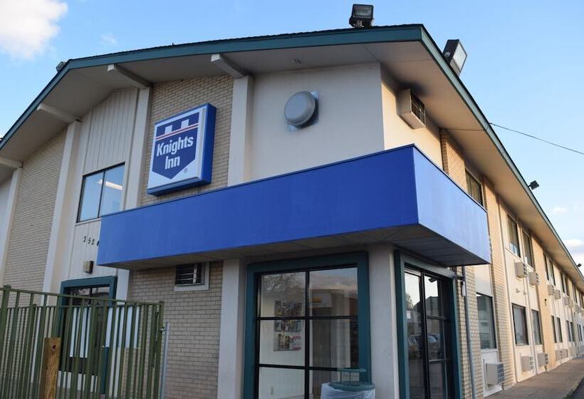 Мотель Knights Inn Grand Rapids