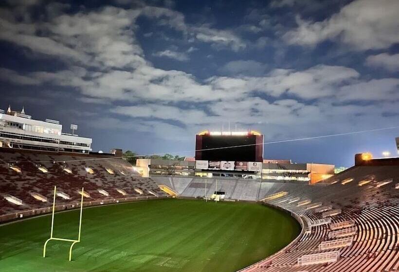 فندق على الطريق Loyalty Inn Tallahassee