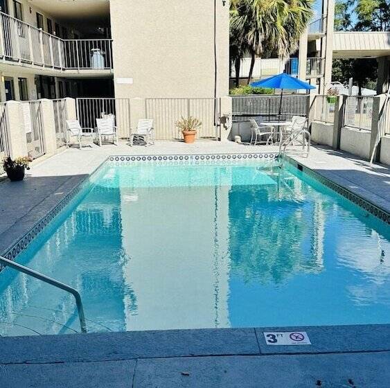 فندق على الطريق Loyalty Inn Tallahassee