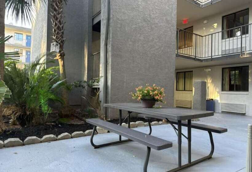 מוטל Loyalty Inn Tallahassee