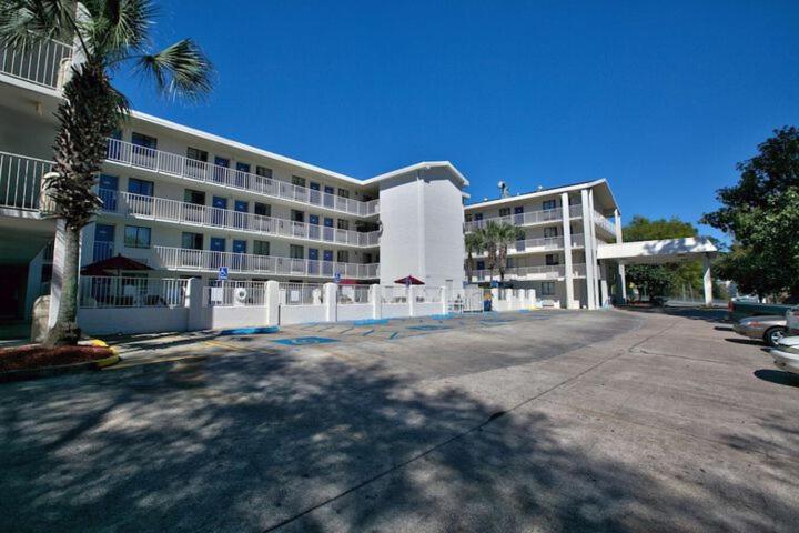 فندق على الطريق Loyalty Inn Tallahassee