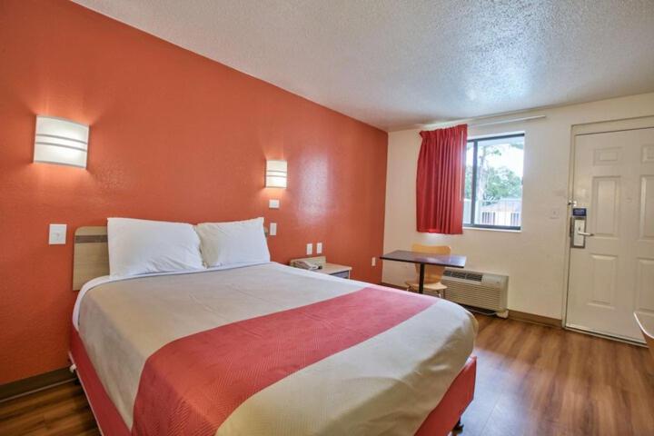 מוטל Loyalty Inn Tallahassee