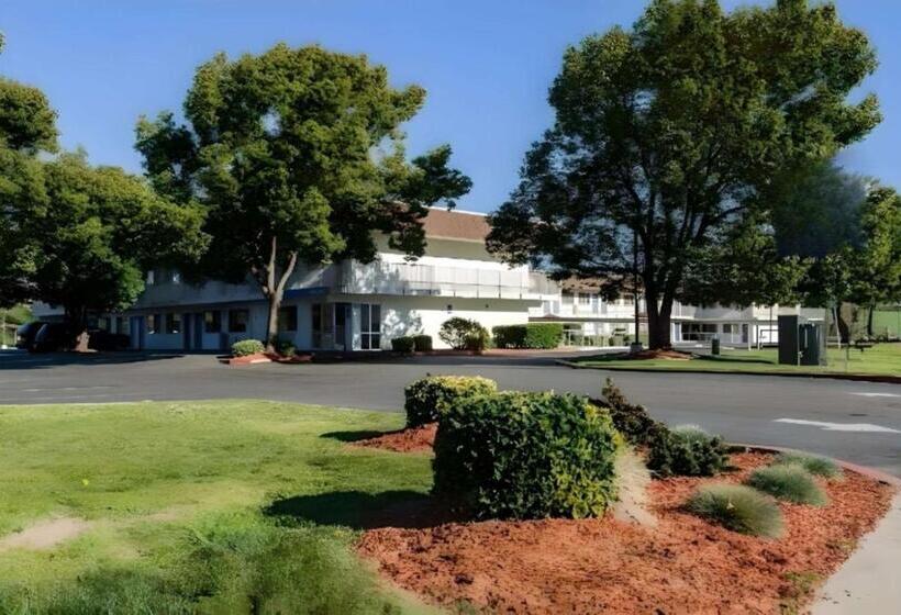 فندق على الطريق Park Inn By Radisson, Turlock