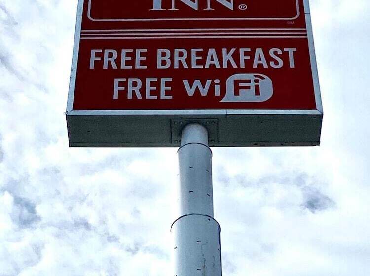 Мотель Red Carpet Inn Louisville North Jeffersonville In