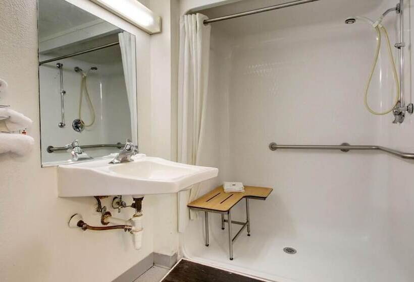 Мотель Red Carpet Inn Louisville North Jeffersonville In