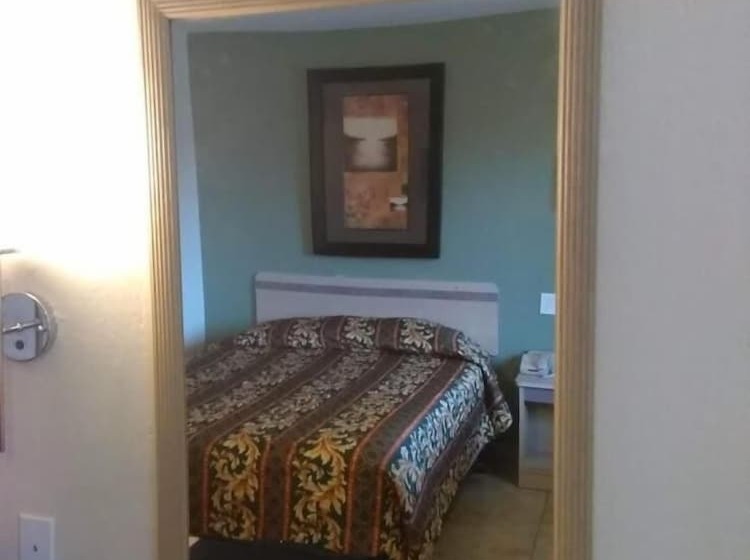 Мотель Red Carpet Inn Louisville North Jeffersonville In