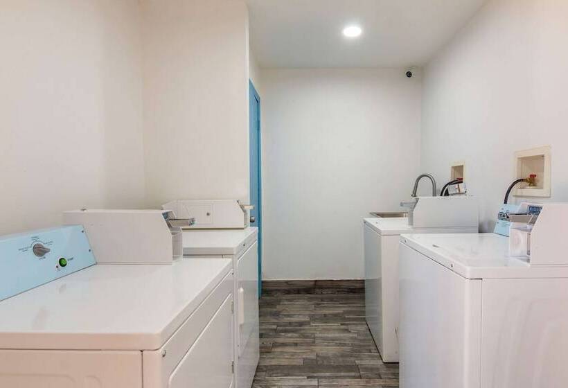 فندق على الطريق Rodeway Inn Broken Bowhochatown