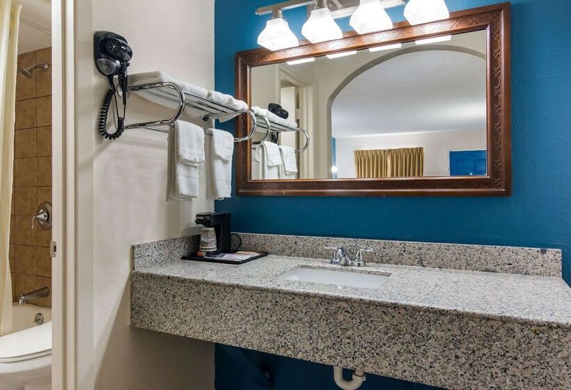 فندق على الطريق Rodeway Inn Broken Bowhochatown