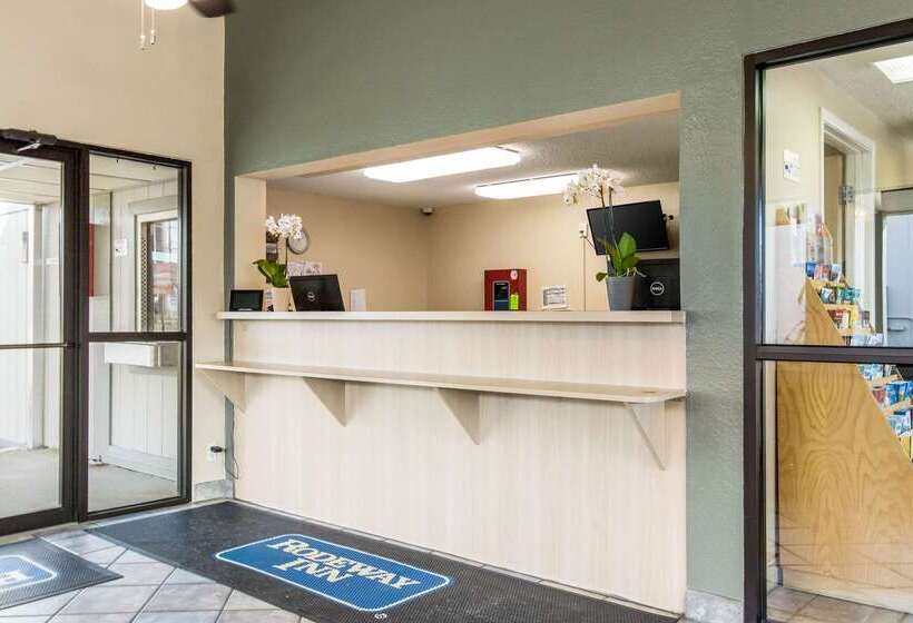מוטל Rodeway Inn Near Hall Of Fame