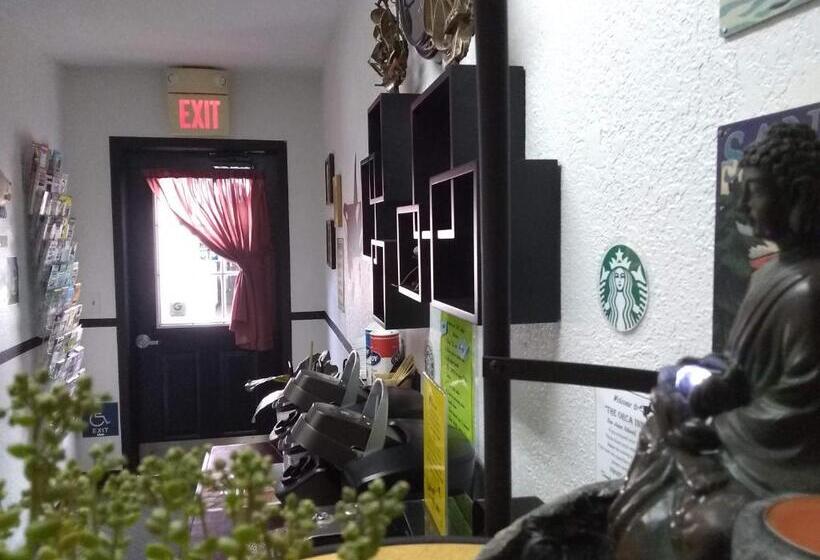 فندق على الطريق The Orca Inn