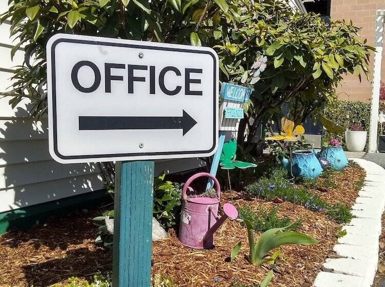 فندق على الطريق The Orca Inn