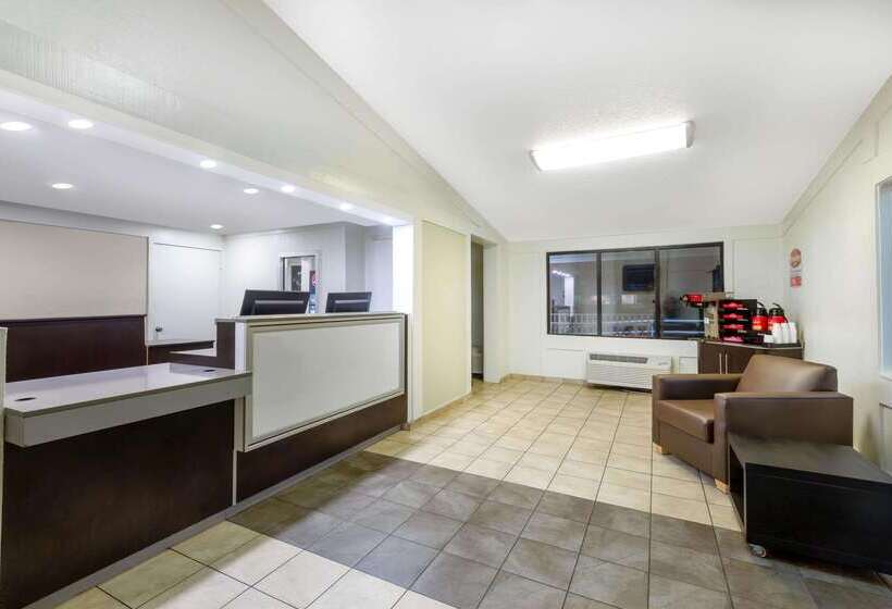 Мотель Travelodge By Wyndham Essington / Philadelphia Airport