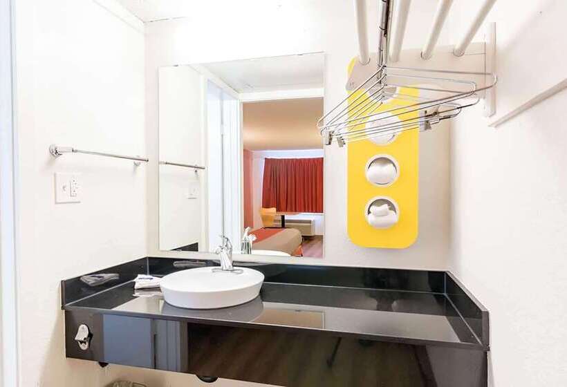 Мотель Travelodge By Wyndham Essington / Philadelphia Airport