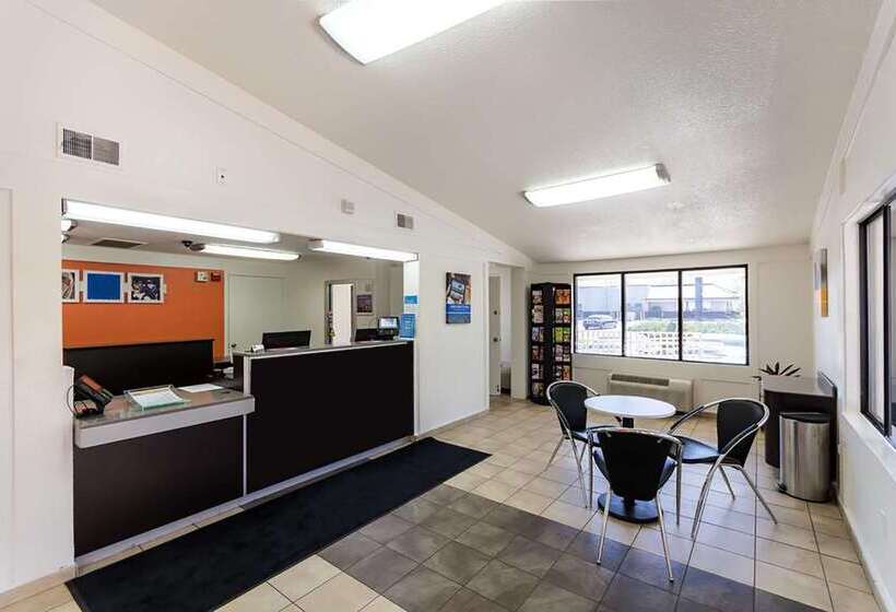 Мотель Travelodge By Wyndham Essington / Philadelphia Airport