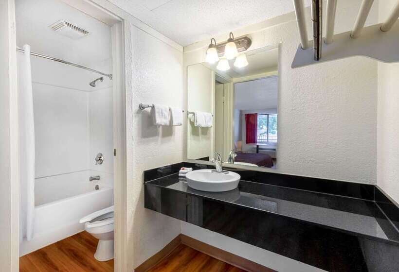 Мотель Travelodge By Wyndham Essington / Philadelphia Airport