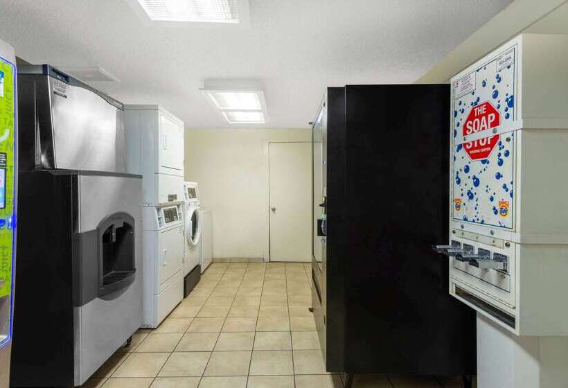 Мотель Travelodge By Wyndham Essington / Philadelphia Airport