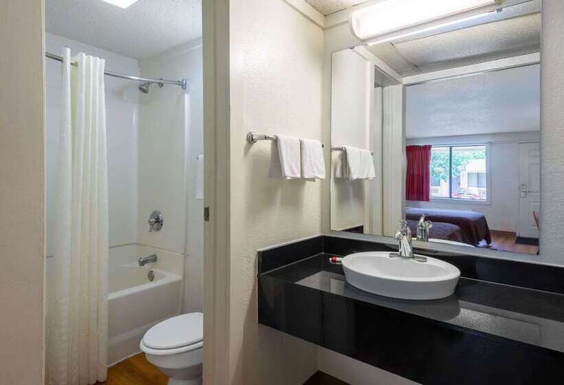 Мотель Travelodge By Wyndham Essington / Philadelphia Airport