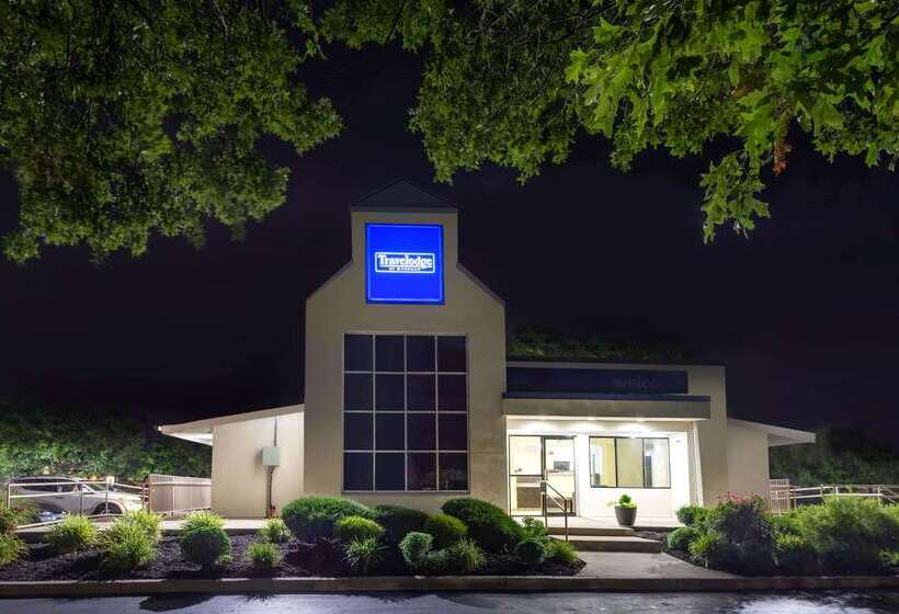 Мотель Travelodge By Wyndham Essington / Philadelphia Airport