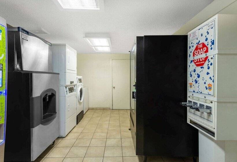 Мотель Travelodge By Wyndham Essington / Philadelphia Airport