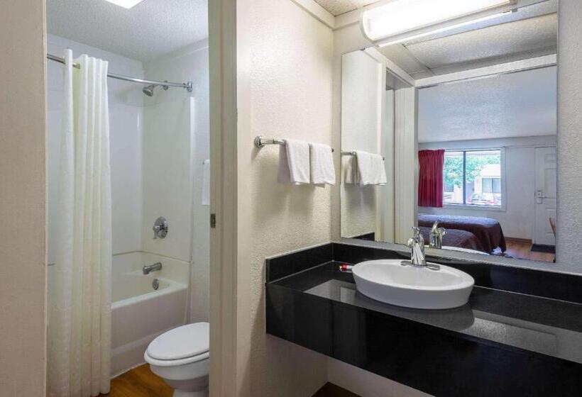 Мотель Travelodge By Wyndham Essington / Philadelphia Airport