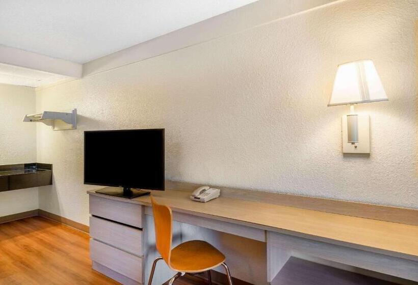 Мотель Travelodge By Wyndham Essington / Philadelphia Airport