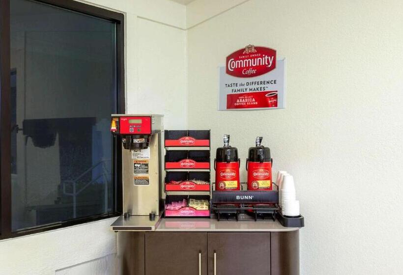 Мотель Travelodge By Wyndham Essington / Philadelphia Airport