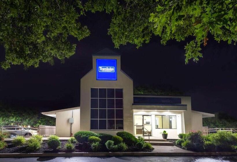 Мотель Travelodge By Wyndham Essington / Philadelphia Airport