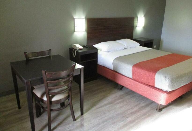 فندق على الطريق Travelodge By Wyndham Lansing