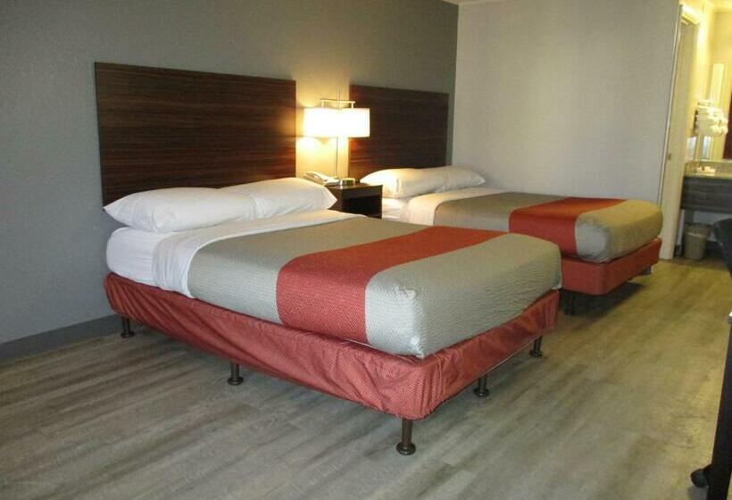 فندق على الطريق Travelodge By Wyndham Lansing