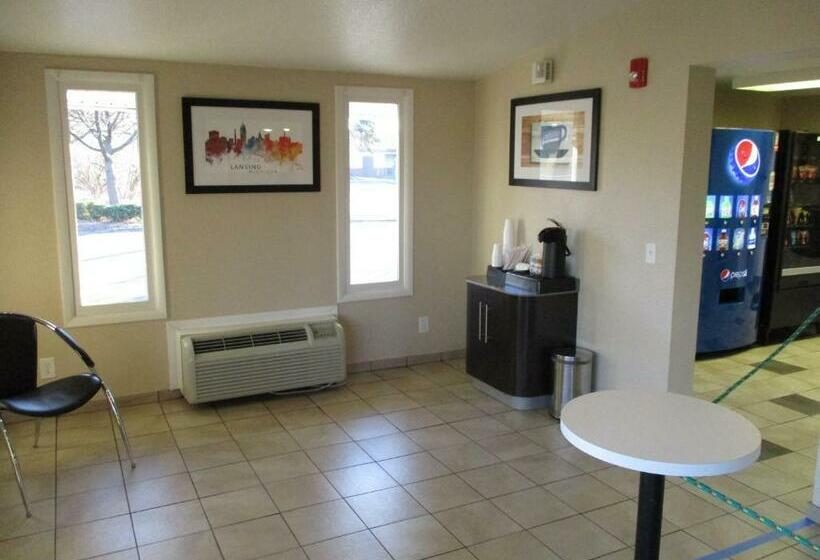 فندق على الطريق Travelodge By Wyndham Lansing